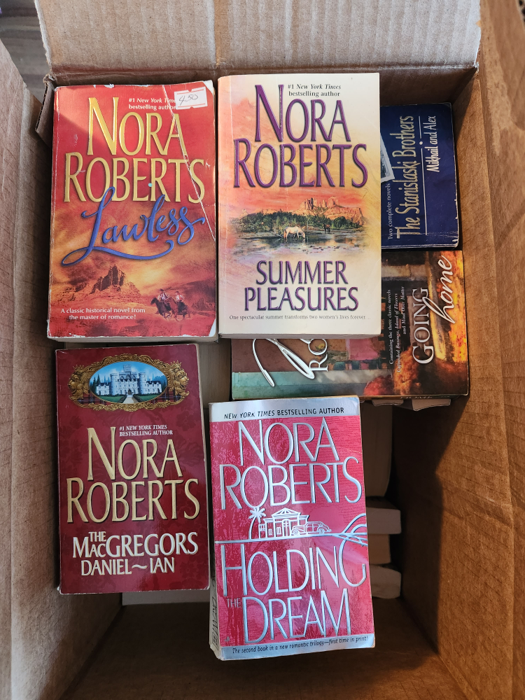 Nora Roberts Books - Lot of 15 Paperback Books - photo 3