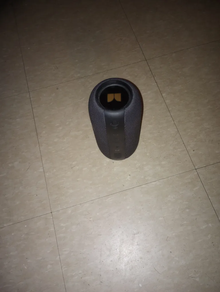 MONSTER PORTABLE SPEAKER IN LIKE NEW CONDITION HIGH QUALITY image indicator(3)