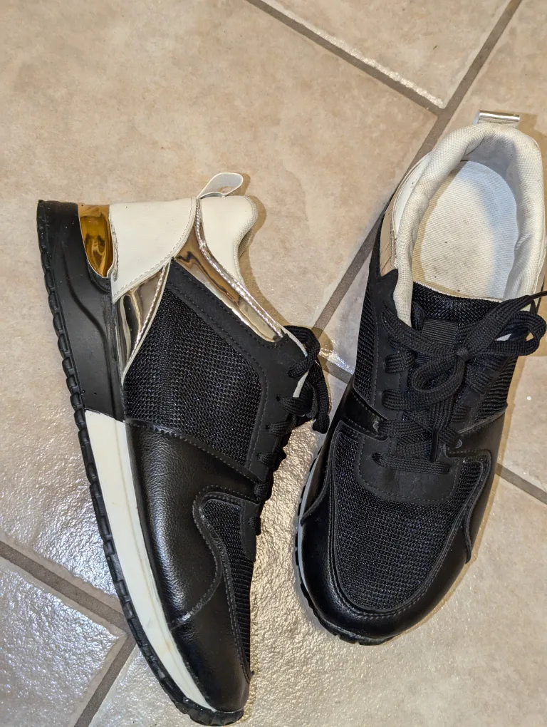 fashion running shoes image indicator(2)