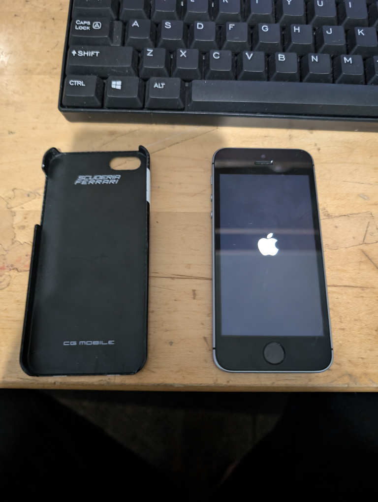 iPhone SE first gen with Ferrari Case - photo 2