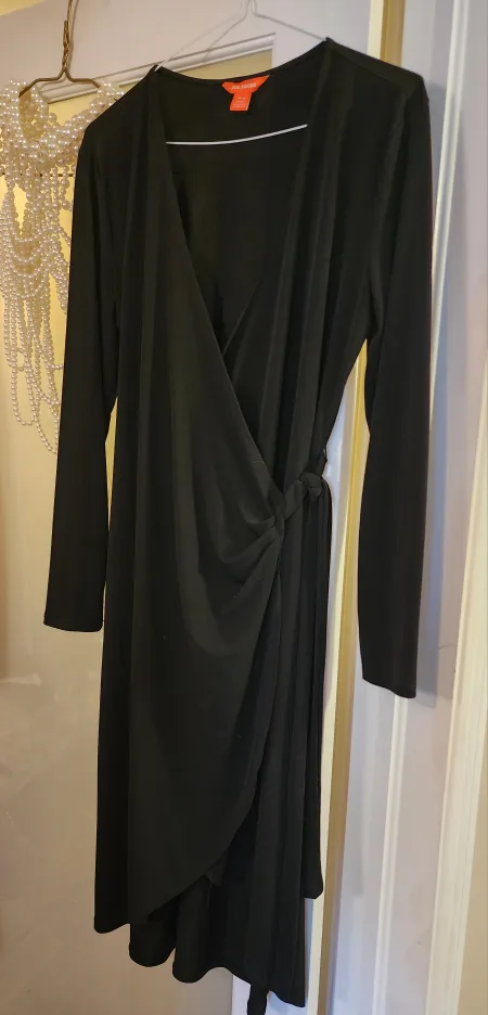 black wrap dress image indicator(3)