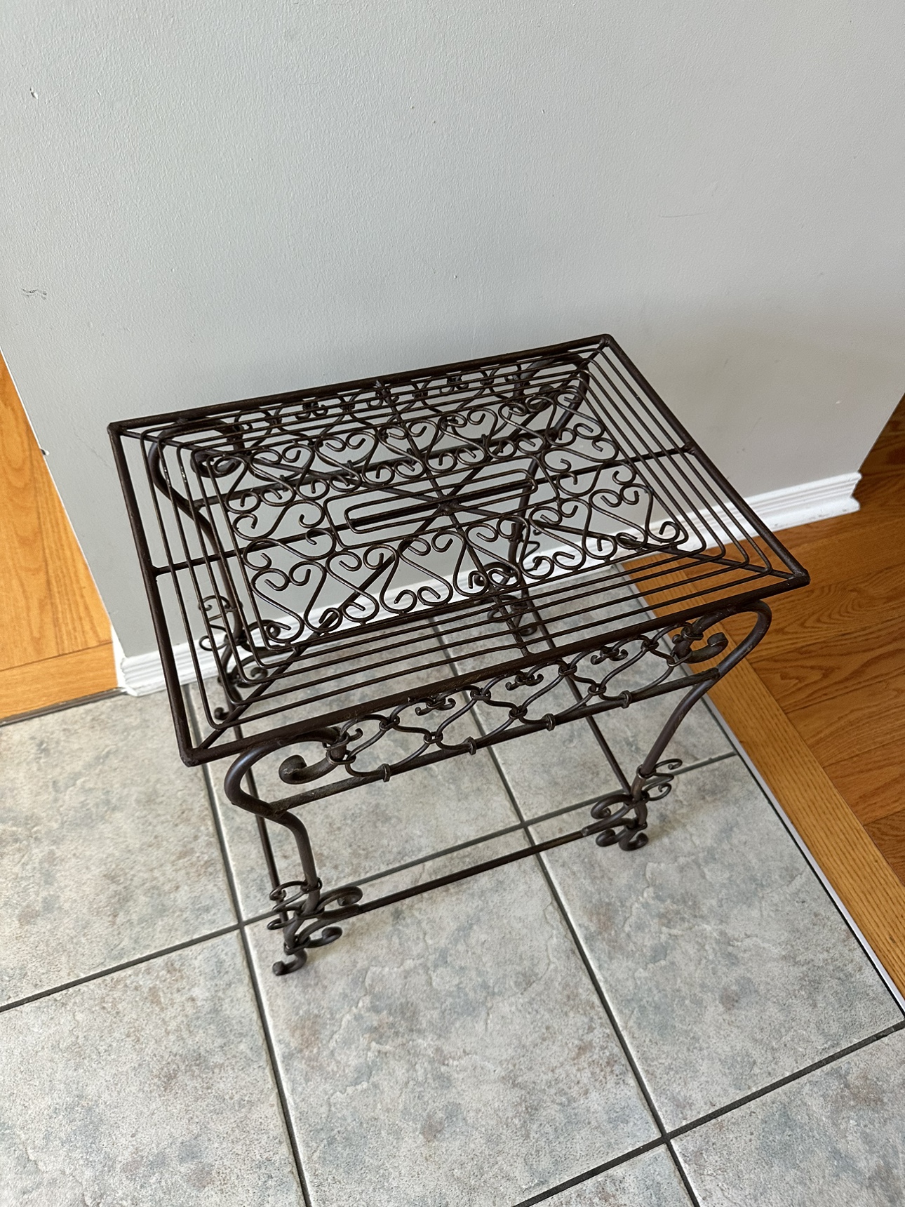 Metal Side Table or plant stand in excellent condition - photo 2