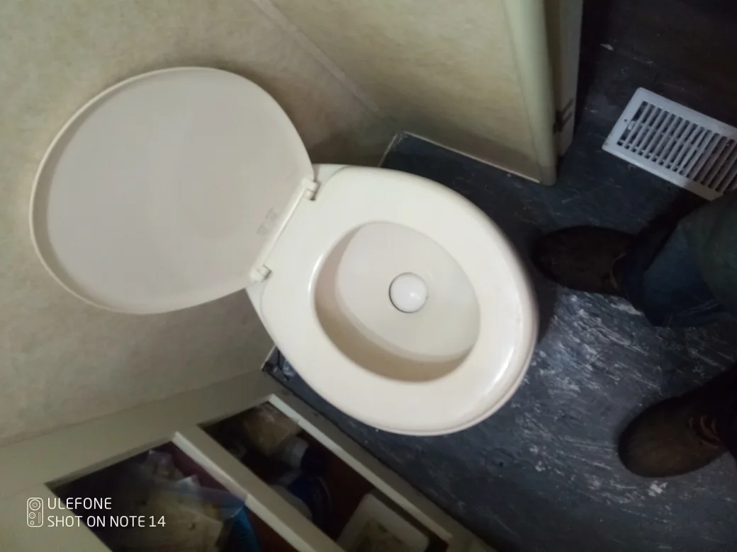 2006 Keystone Sydney with one Pop out.please read description image indicator(6)