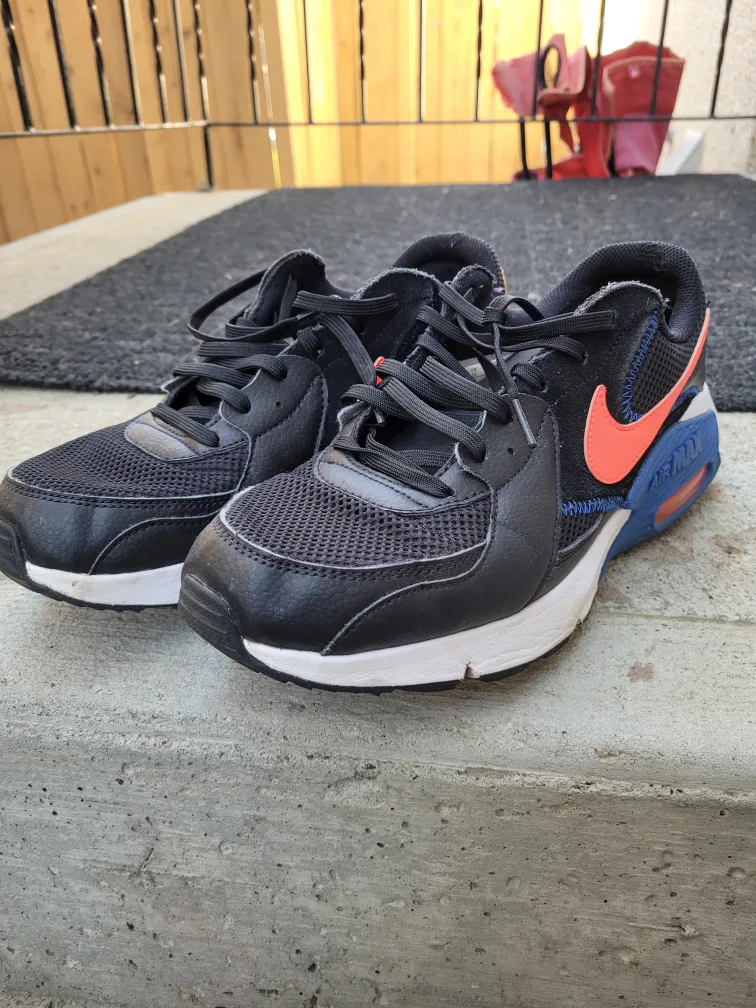 Buy and sell used nike shoes in Anthony Henday Terwillegar Karrot