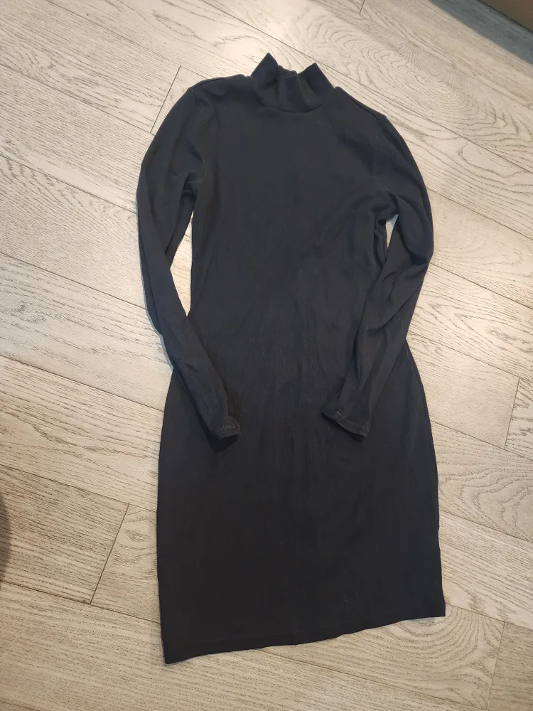 Old Navy Black Mock Neck Dress Size Small #ThriftyPicks thumbnail