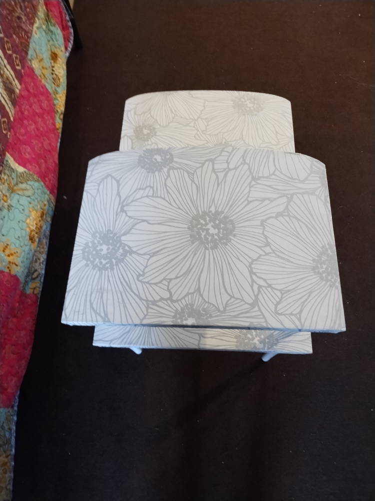 "❤️"Vintage White Two-Tiered End Table - photo 3