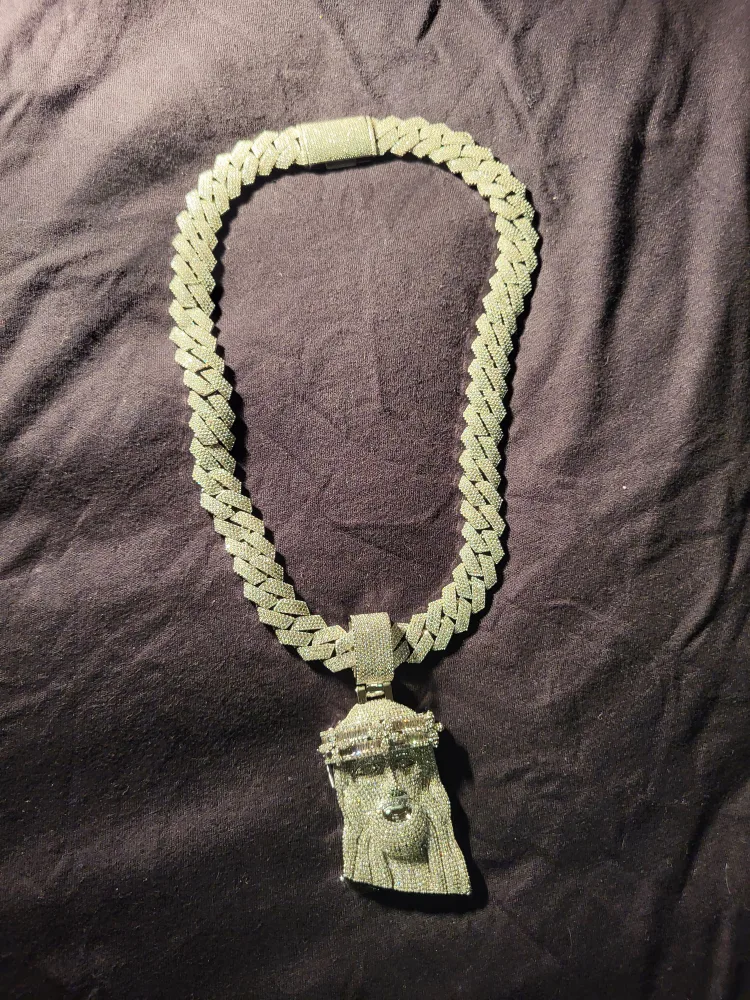 Jesus Piece Cuban Chain Necklace image indicator(3)