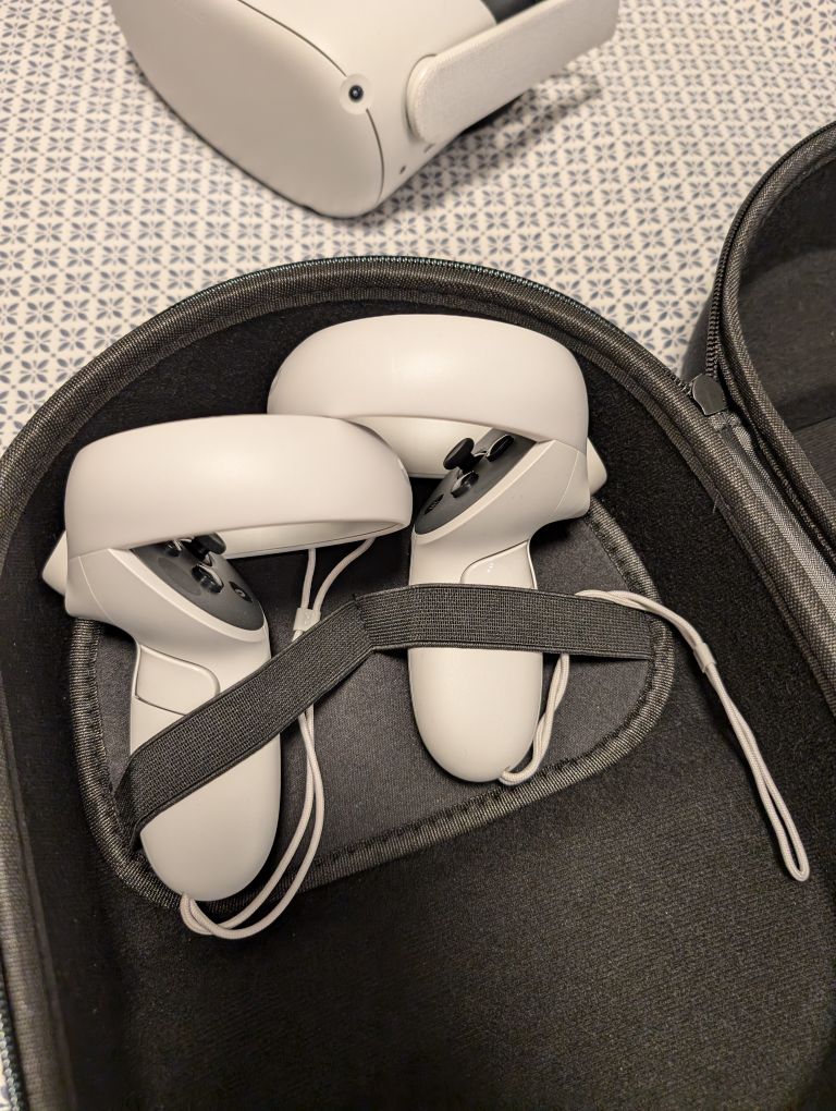 Oculus Quest 2 with Carrying Case - photo 4
