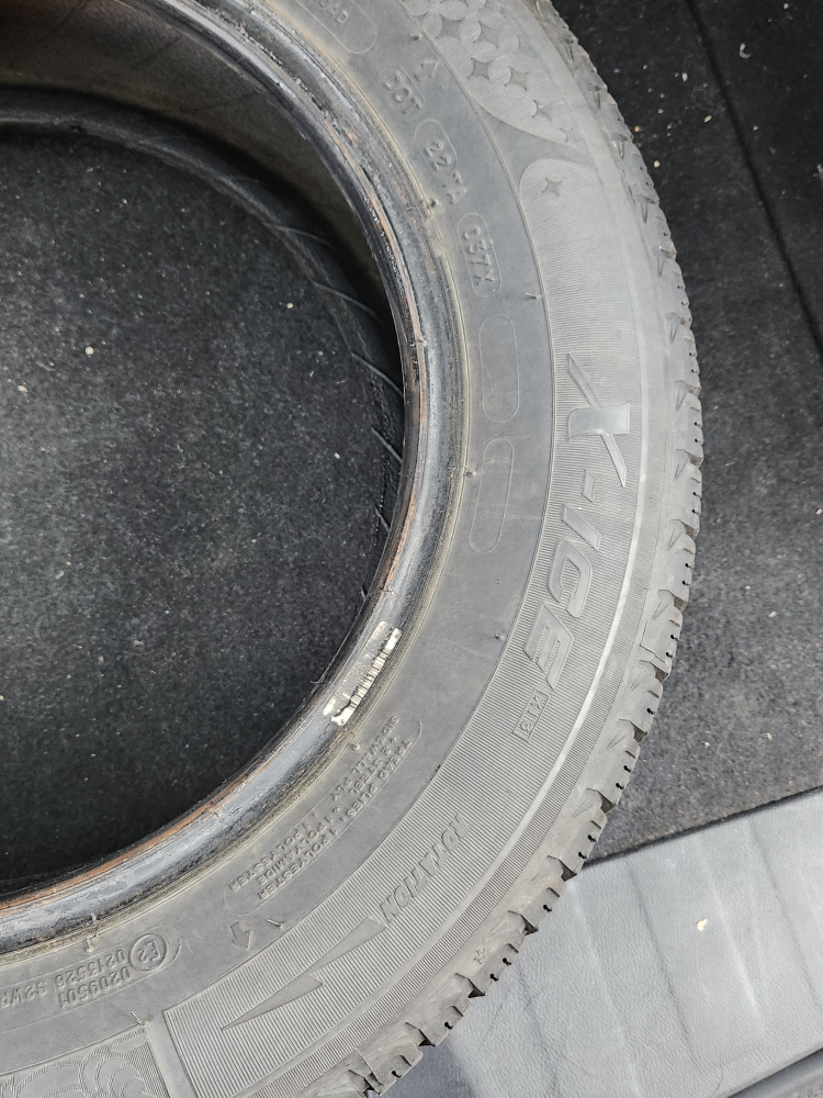 Set of 4 195/65R15 Winter Tires - photo 5