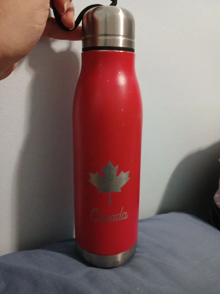 Red Canada water bottle  🧡 image indicator(2)