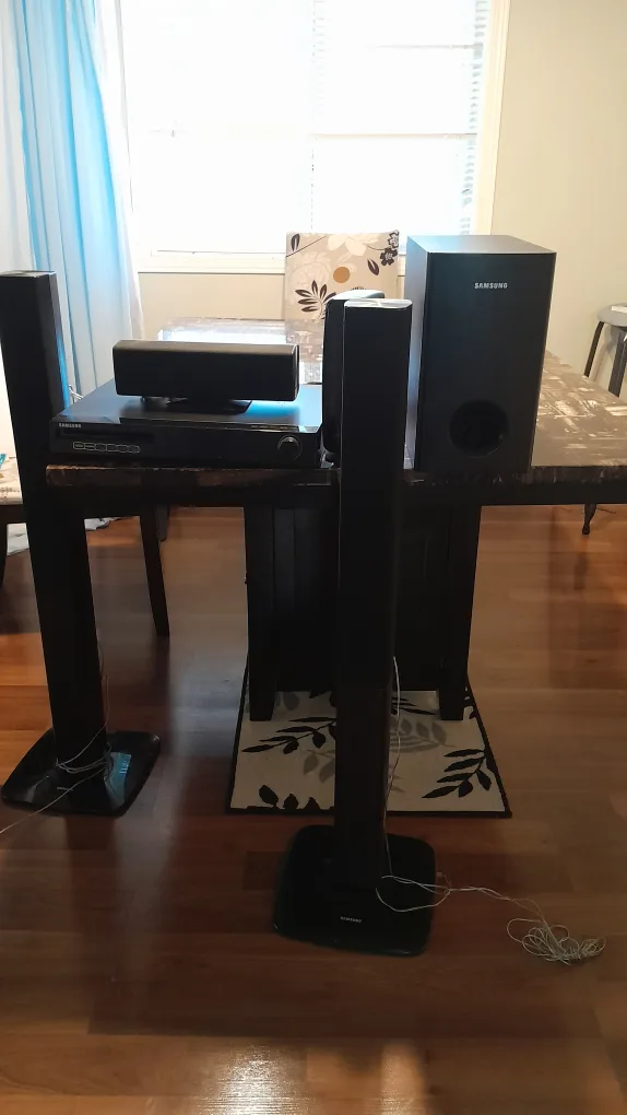 Samsung Home Theatre System thumbnail