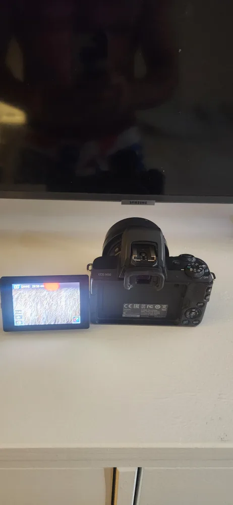 Canon EOS M50 Mirrorless Camera with Lens image indicator(3)