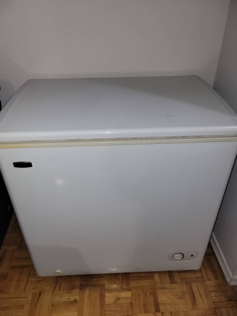 Moving out sales today! #couch #sofa #dresser #freezer - photo 5