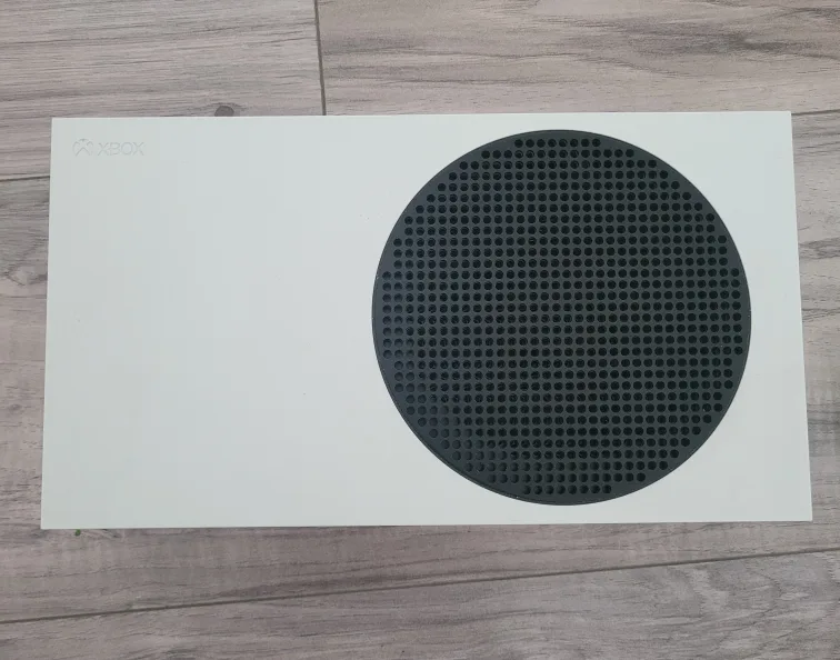 Xbox Series S Console with Green Controller image indicator(2)