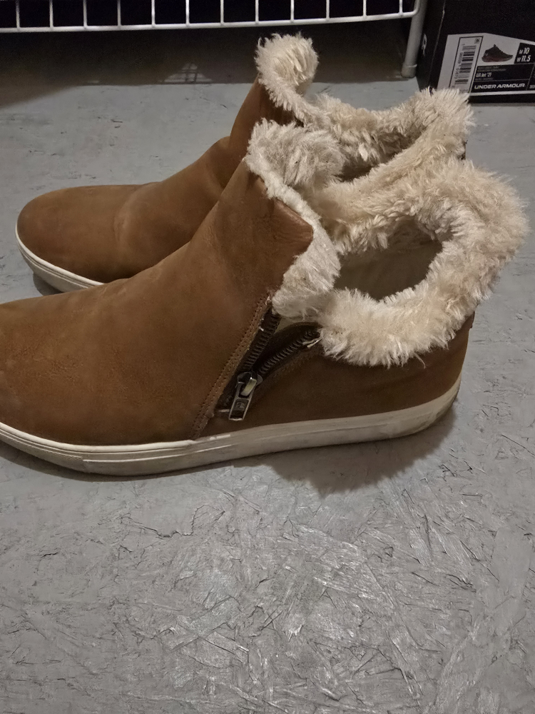 Brown Faux Fur Lined Booties size 9