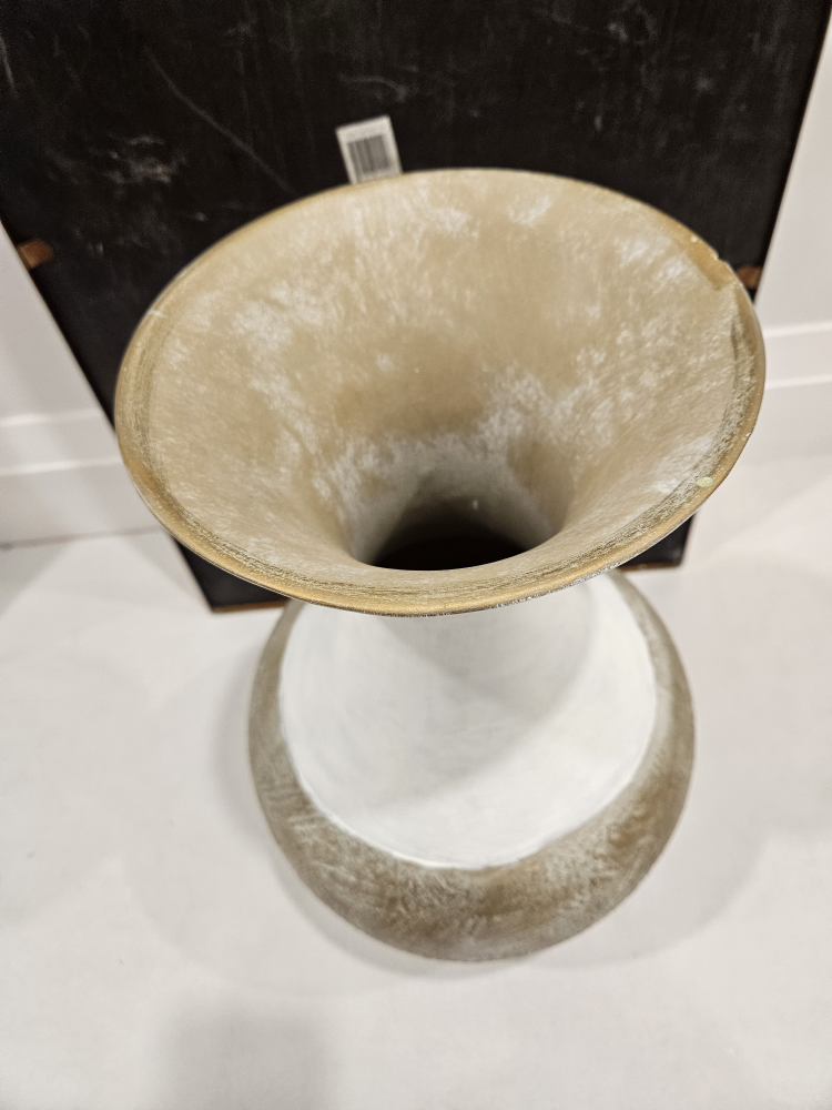 Large White and Gold Vase - photo 3
