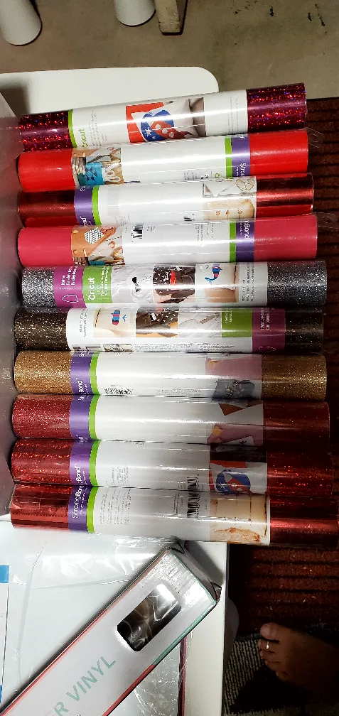 Cricut EasyPress 2 and Vinyl Bundle image indicator(2)