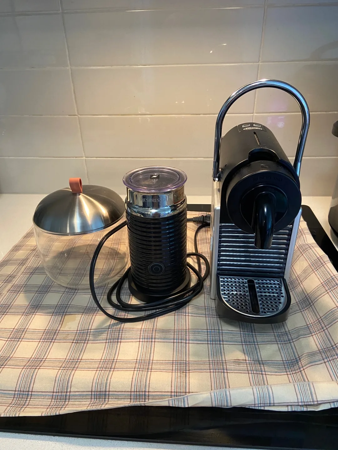 Nespresso Pixie Espresso Machine with Aeroccino Milk Frother thumbnail