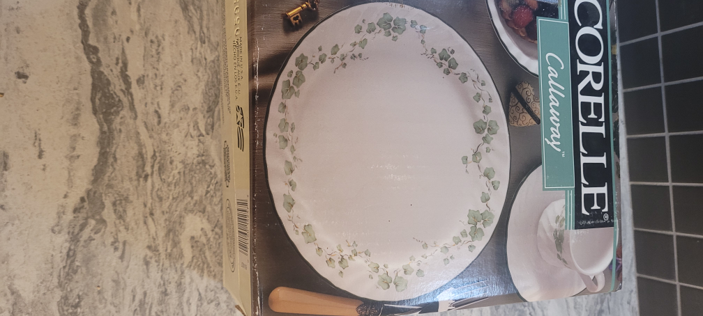Vintage Corelle Callaway 20-Piece Dinnerware Set