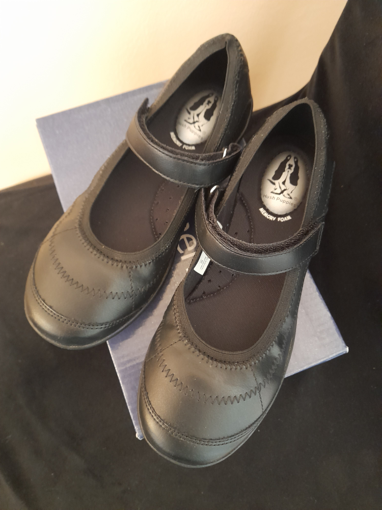 Girl's leather shoes