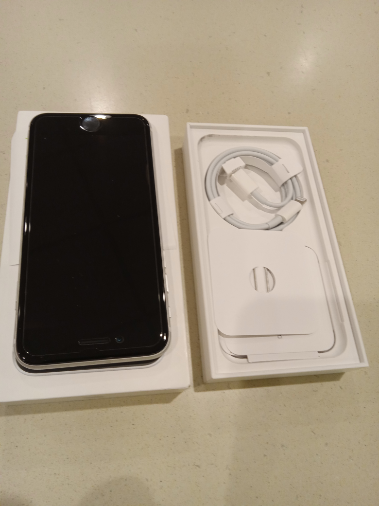 Two iPhones SE (2021) - photo 4