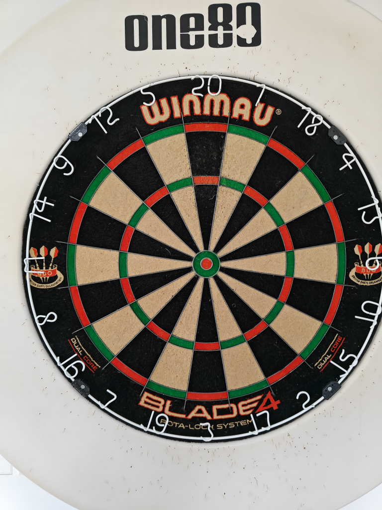 Winmau Blade 4 Dartboard with Stand - photo 2