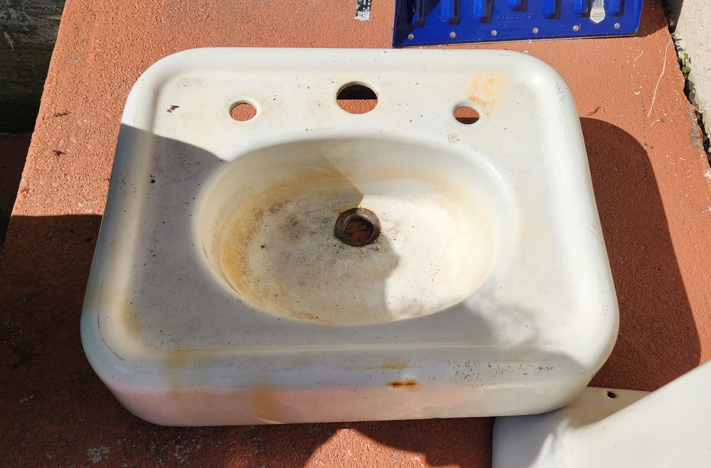 Vintage Pedestal Sink image indicator(4)