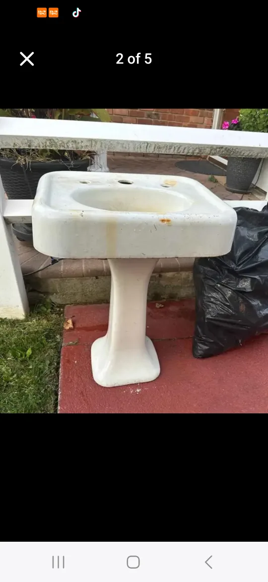 Vintage Pedestal Sink image indicator(3)