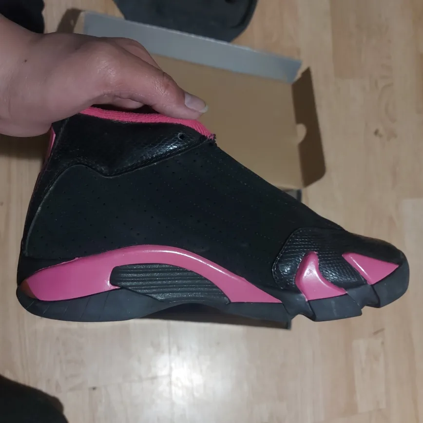 Girls Air Jordan 14 Retro (GS) Size 6Y image indicator(2)
