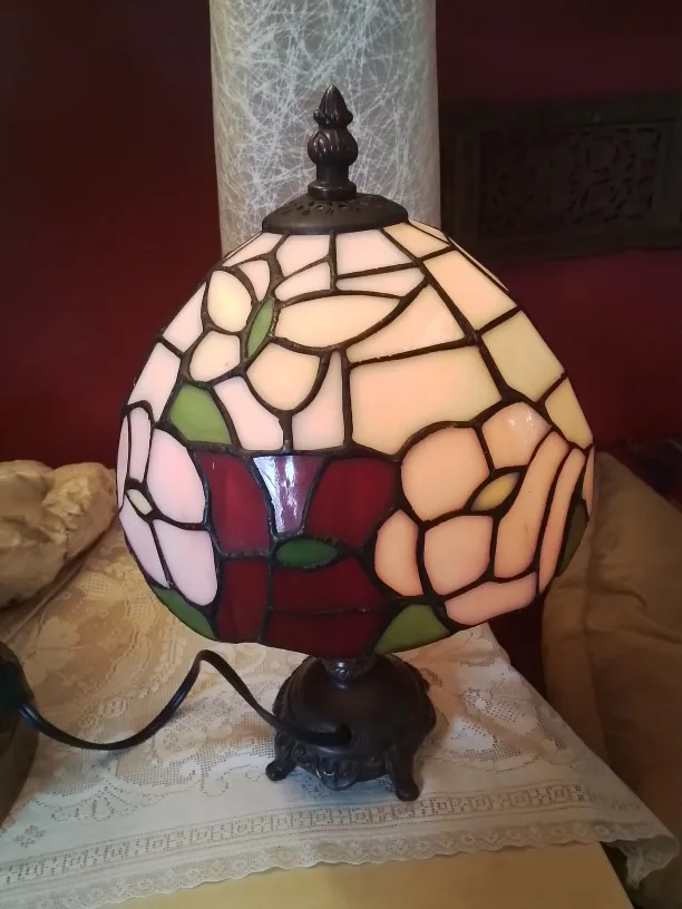 Tiffany type lamp with bronze base image indicator(2)