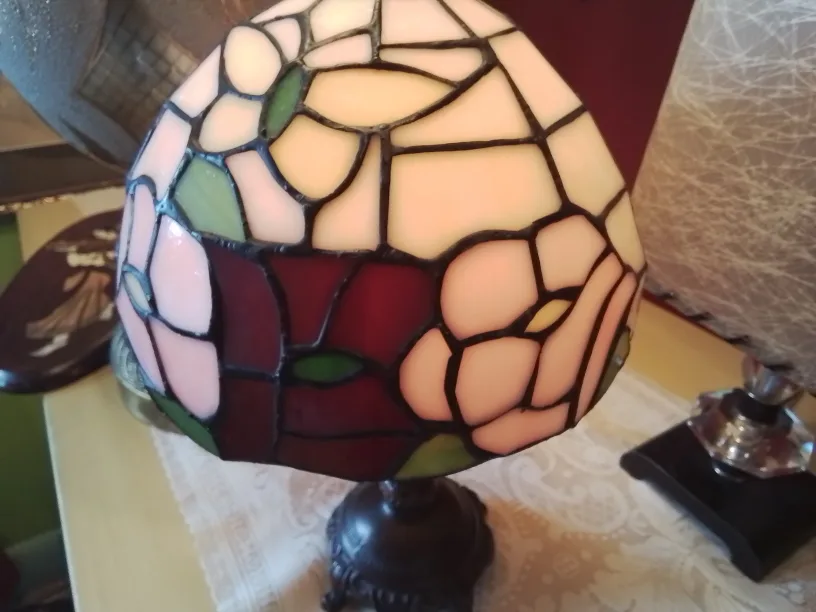 Tiffany type lamp with bronze base image indicator(3)