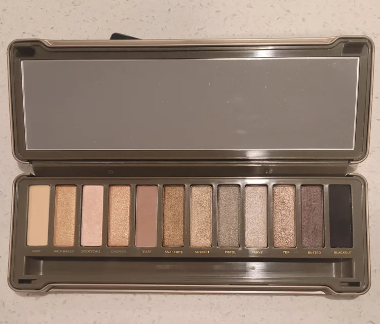 Makeup - Urban Decay Naked 2 Eyeshadow Palette image indicator(2)