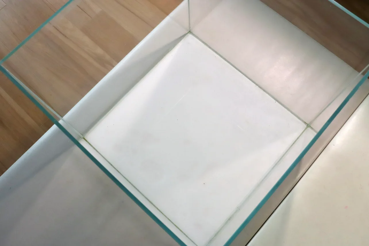 Cube rimless fish tank 17.75 x 17.75 x 17.75” image indicator(2)