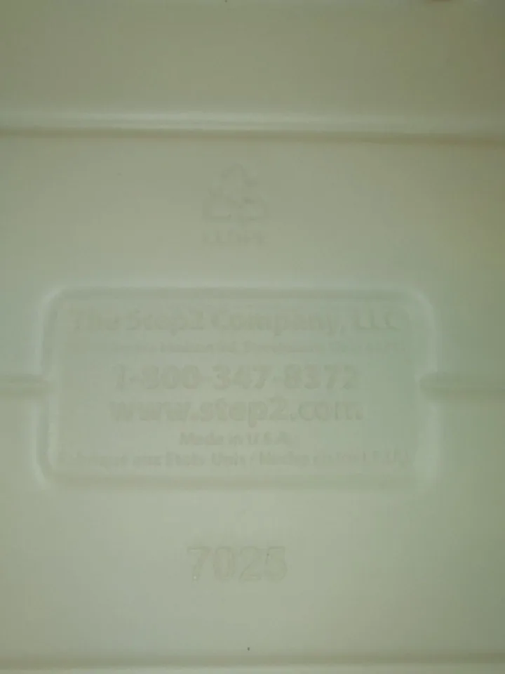 Step2 Deluxe Art Master Desk image indicator(2)