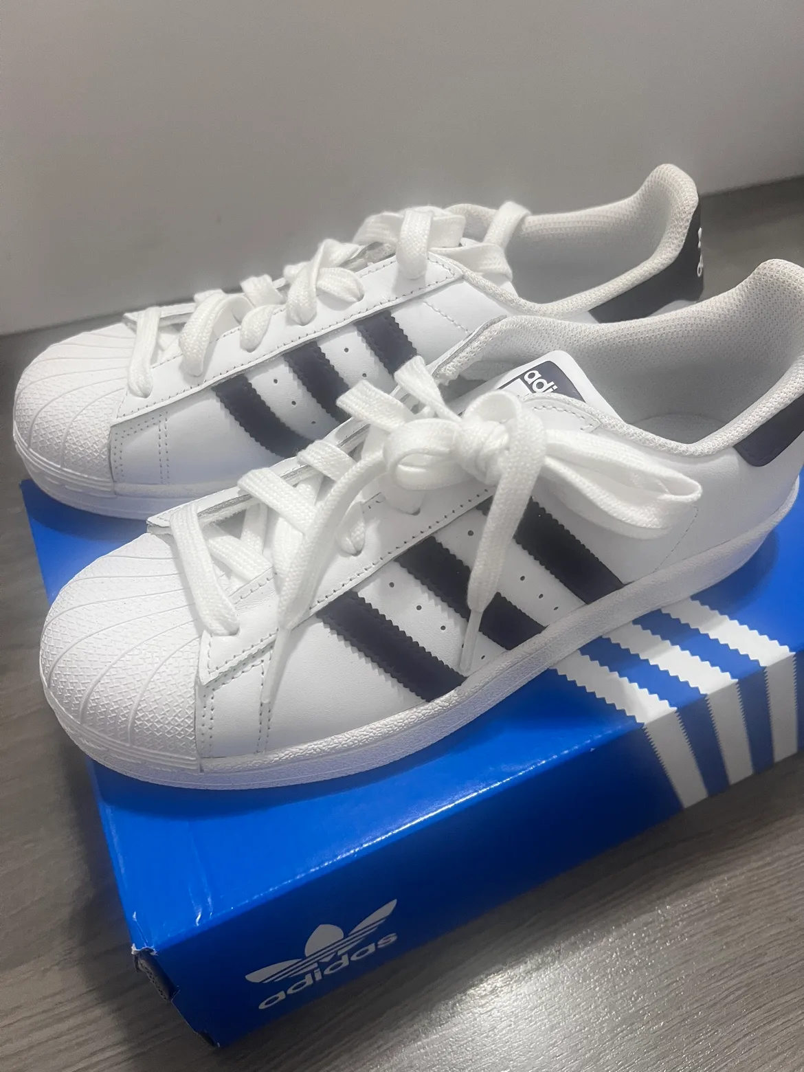 Adidas brand new sneakers US 7, women image indicator(4)