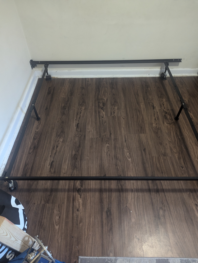 Metal bed frame