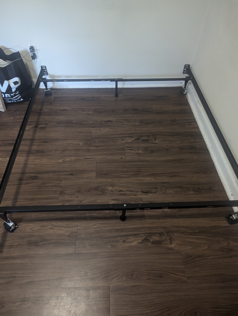 Metal bed frame - photo 2