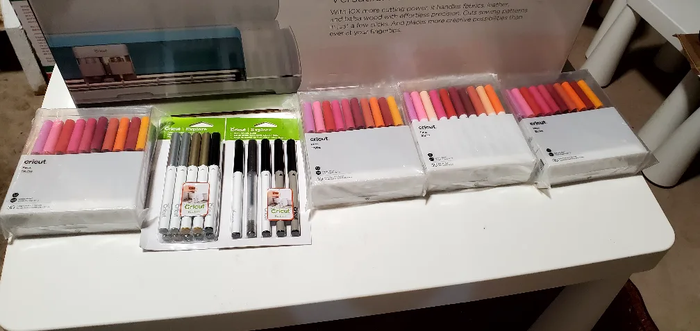 Cricut  maker bundle  with Accessories image indicator(3)