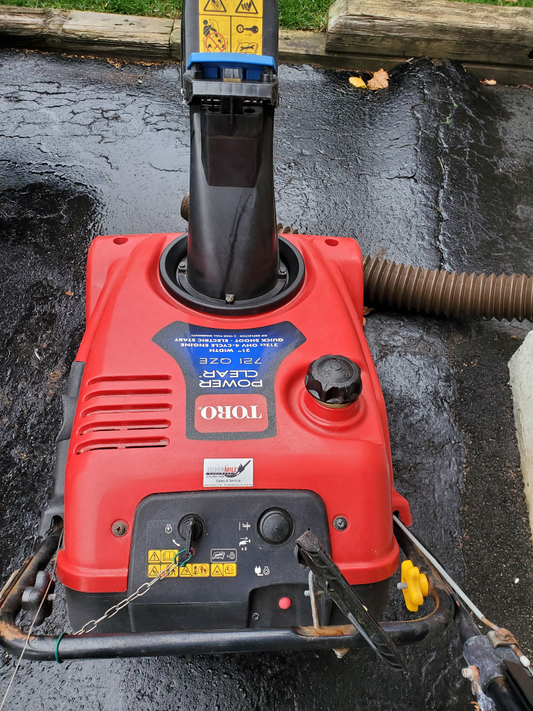 Toro Power Clear 721 QZE Snow Blower