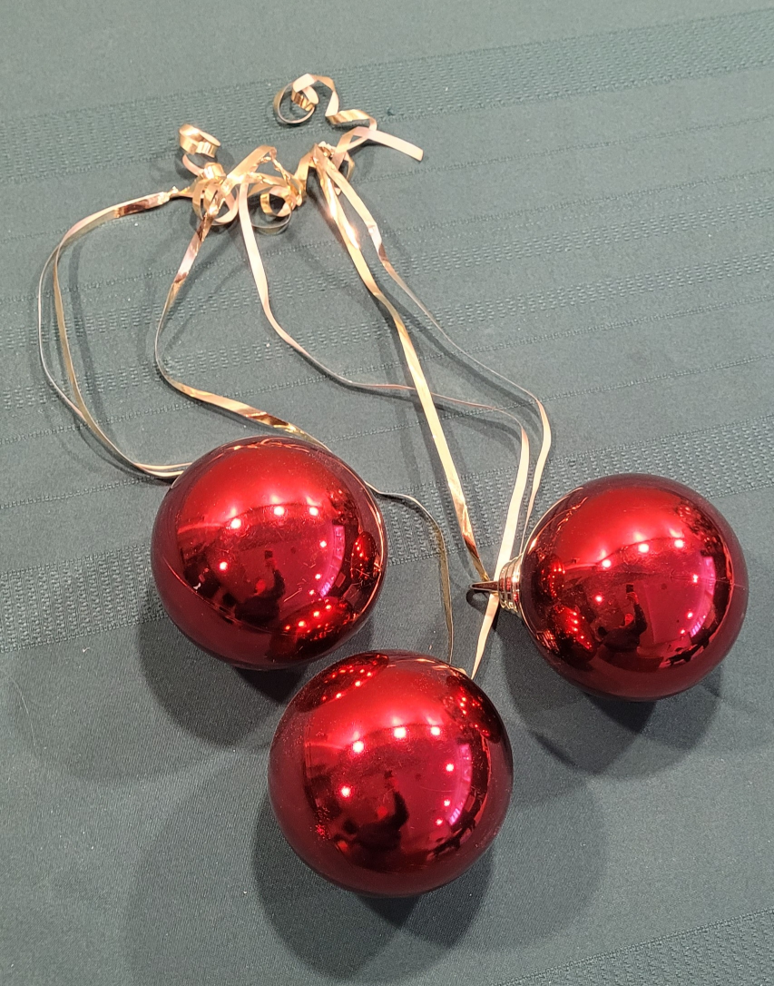 Set of 3 Red Christmas Ornaments - photo 3