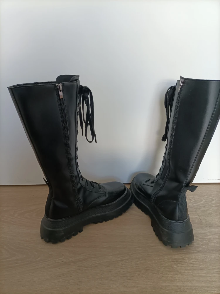 ‼️MOVING SALE - NEED GONE ASAP‼️Platform Combat Boots - photo 4