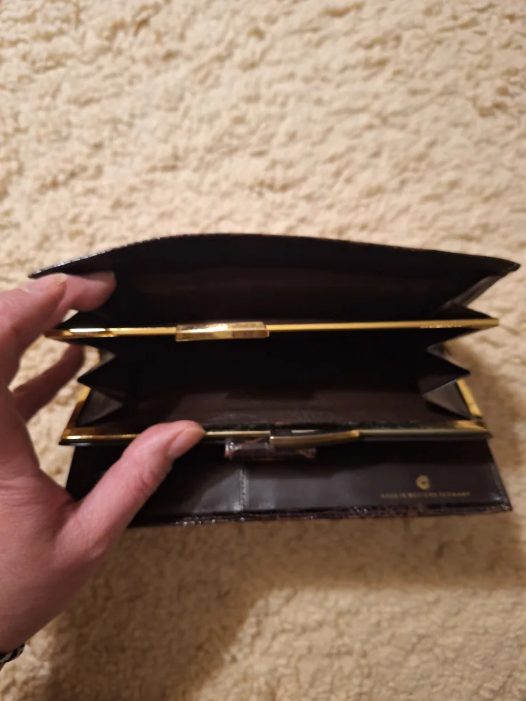 Vintage Crocodile Leather Wallet image indicator(3)