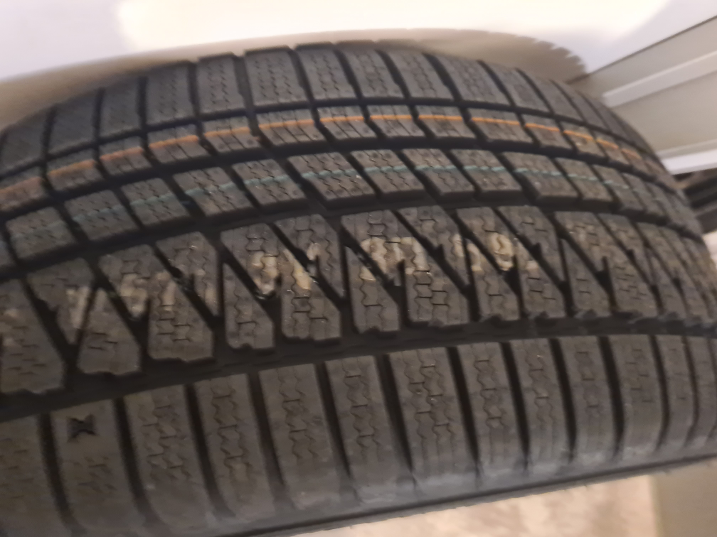 KUMHO WinterCraft WS71 XL 255/45 R20 105V - photo 2