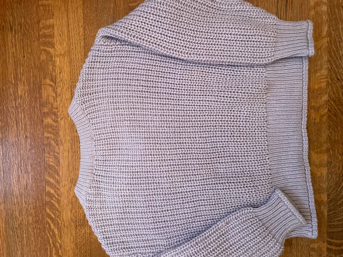 Chunky cable knit sweater image indicator(6)