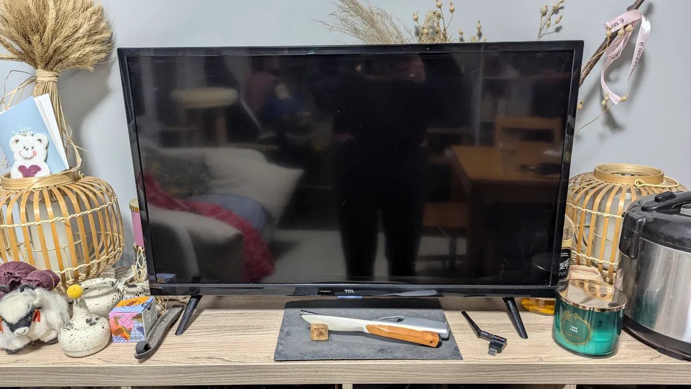 TCL 32" Smart Android TV image indicator(3)