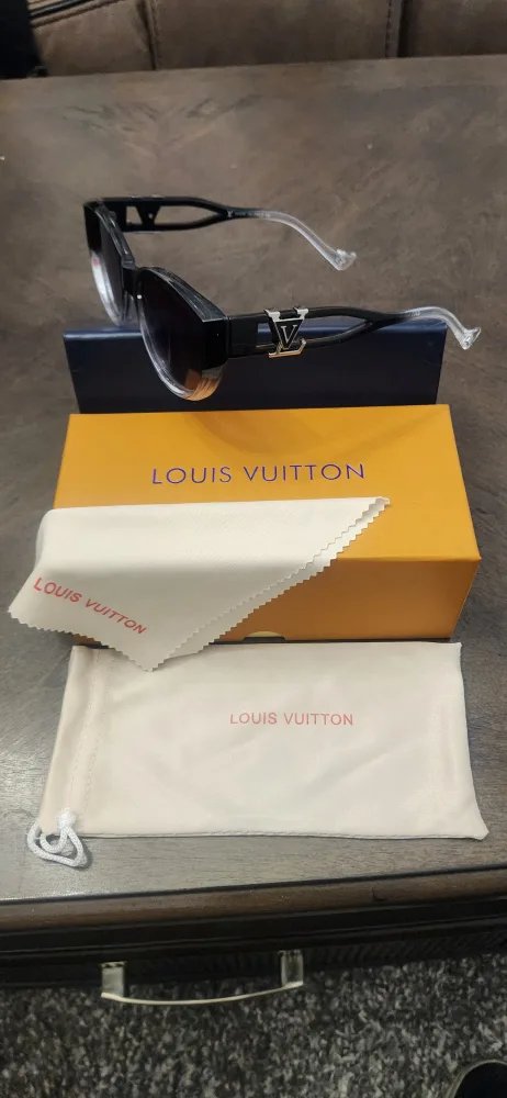 LADIES SUNGLASSES image indicator(4)