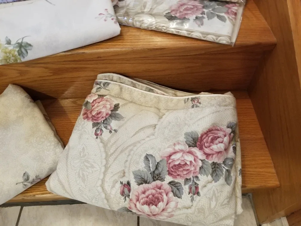 Queen size duvet cover plus more image indicator(5)