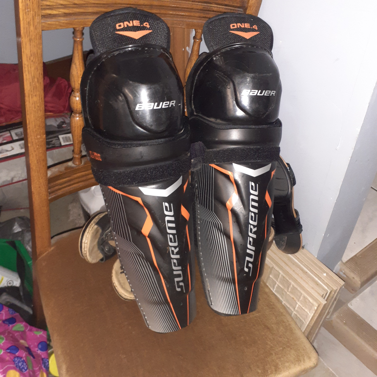 mens Bauer Hockey Shin Guards