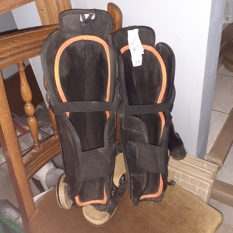 mens Bauer Hockey Shin Guards - photo 5