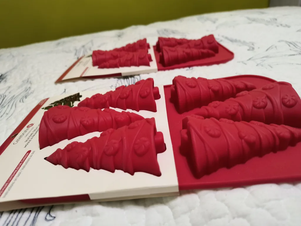 Celebrate It Christmas Tree Silicone Treat Mold🧡 image indicator(3)